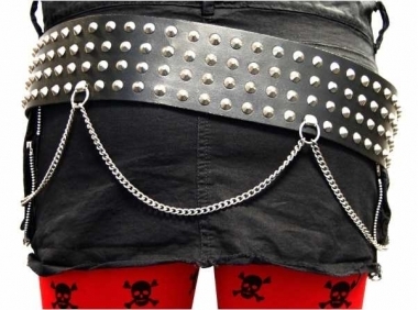 Rivet belt: 4 rows pointed rivets with chain - black