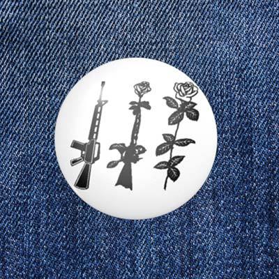 Rifle becomes a rose - anti-war - 2.3 cm - Button / Badge / Pin